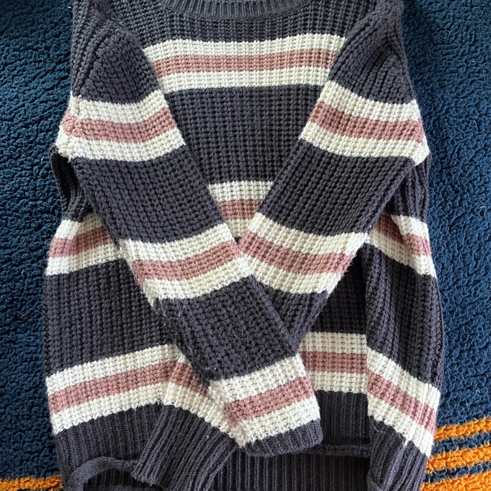 Blue pink and white comfy knitted sweater!